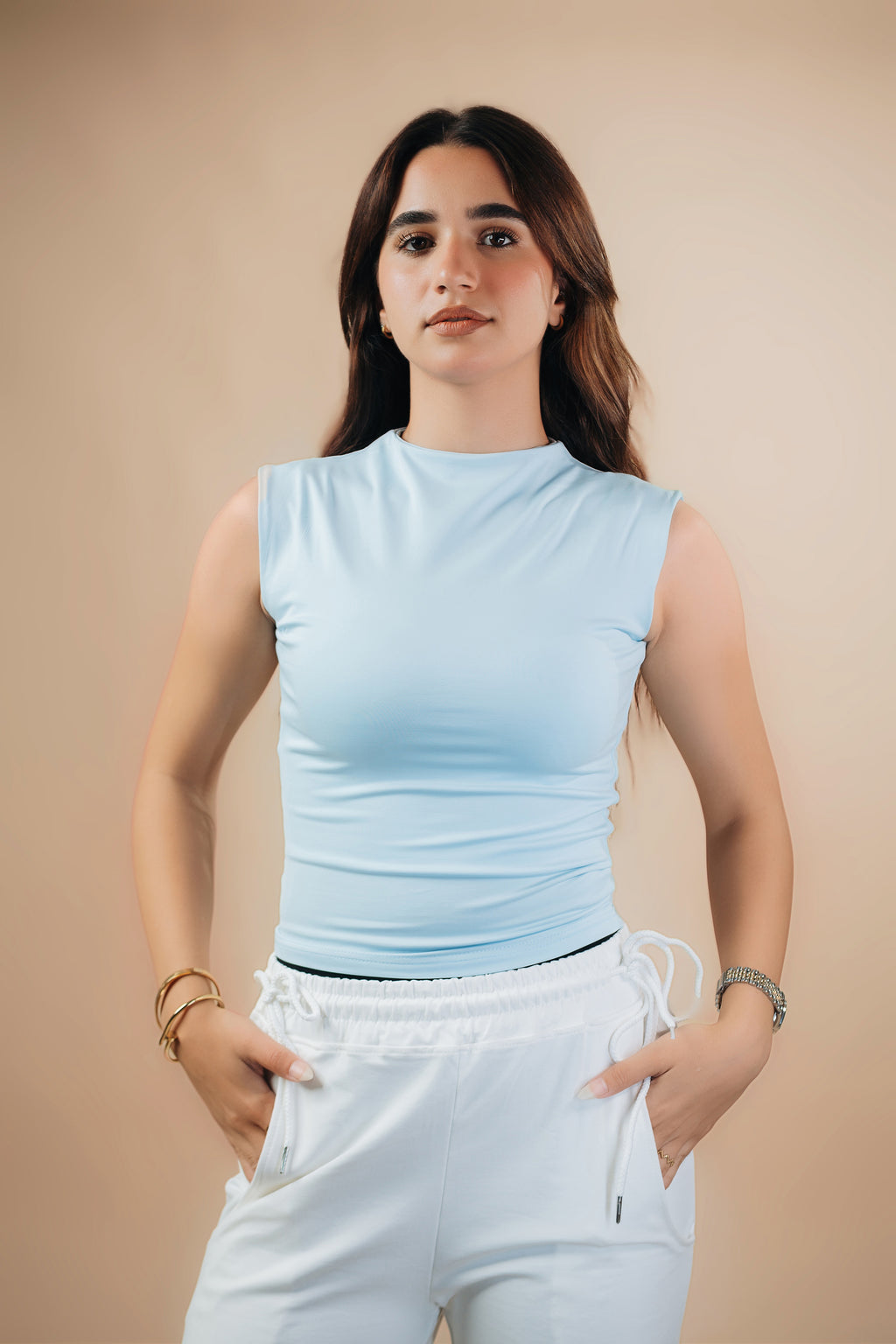 HIGH NECK SLEEVELESS