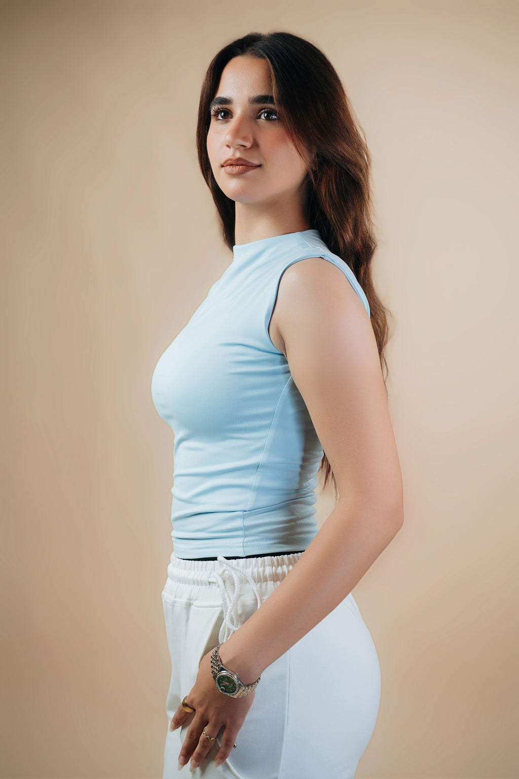 HIGH NECK SLEEVELESS