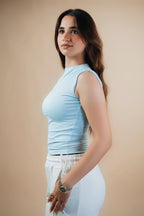 HIGH NECK SLEEVELESS