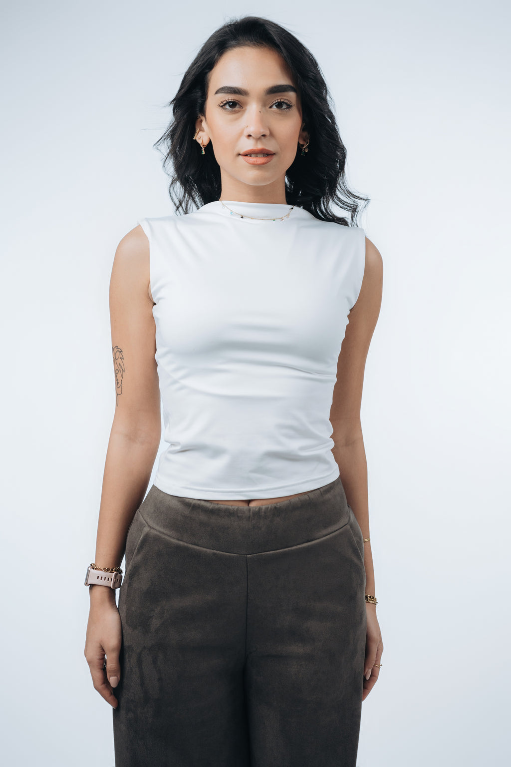 HIGH NECK SLEEVELESS