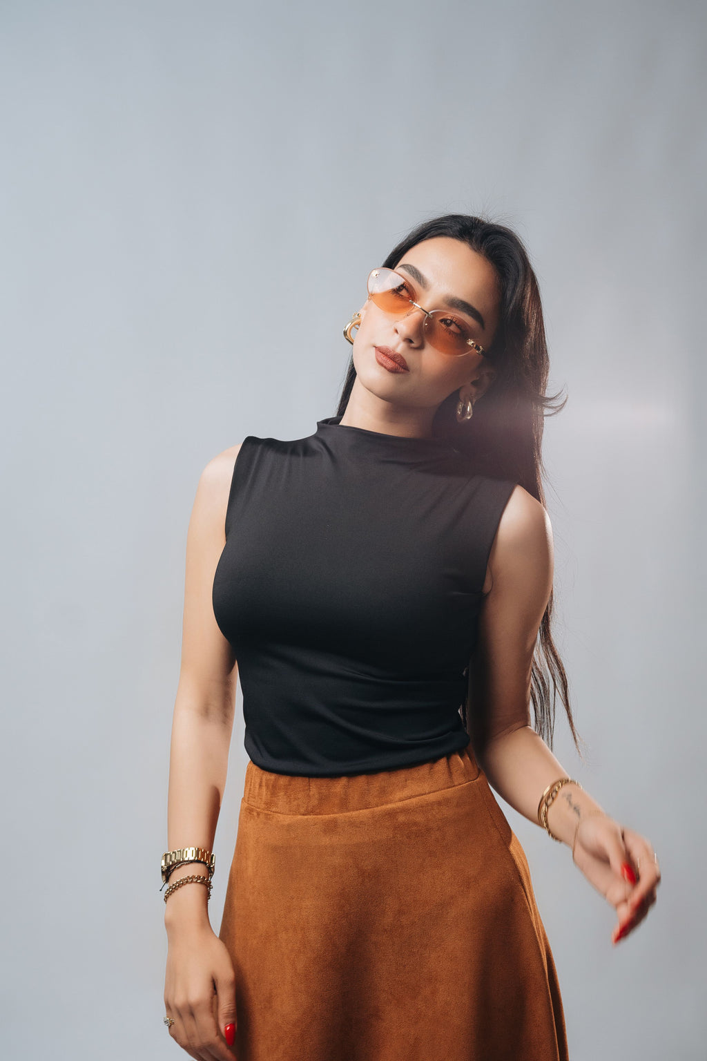 HIGH NECK SLEEVELESS