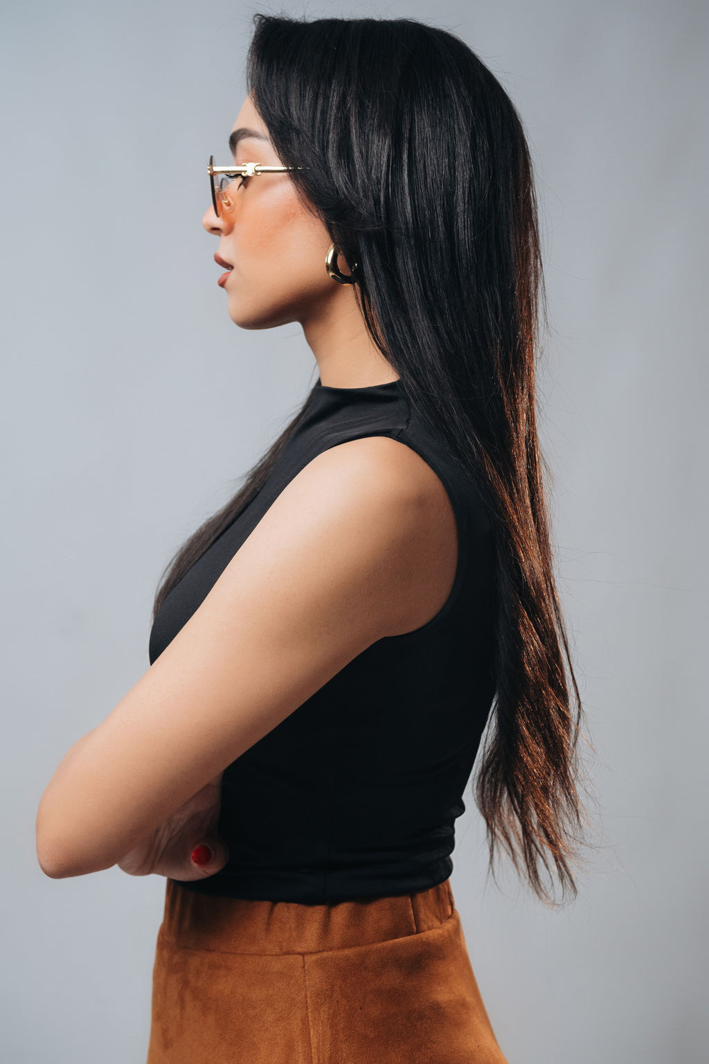 HIGH NECK SLEEVELESS