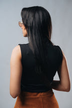 HIGH NECK SLEEVELESS