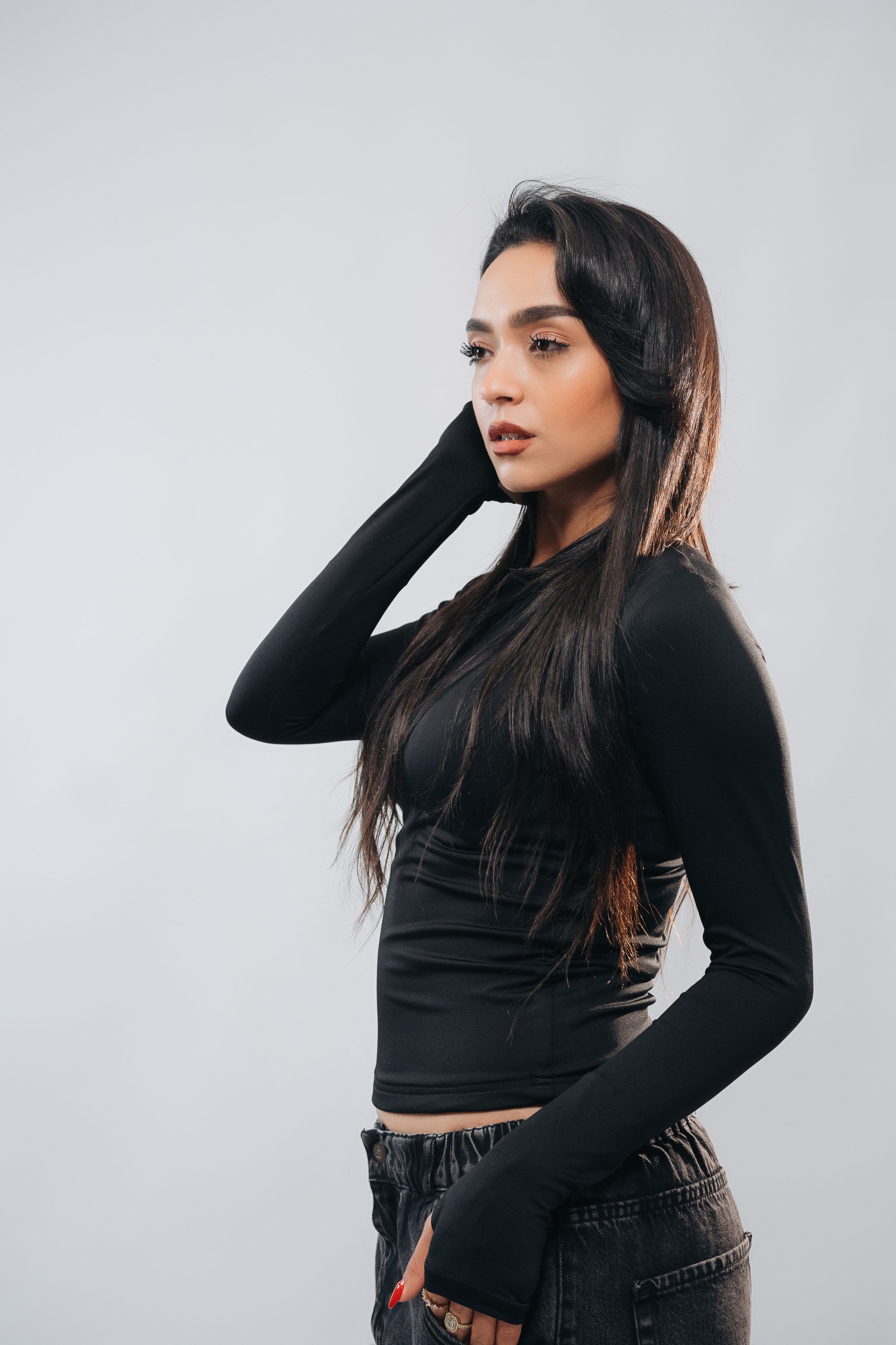 HALF-ZIP NECKLINE LONG SLEEVE