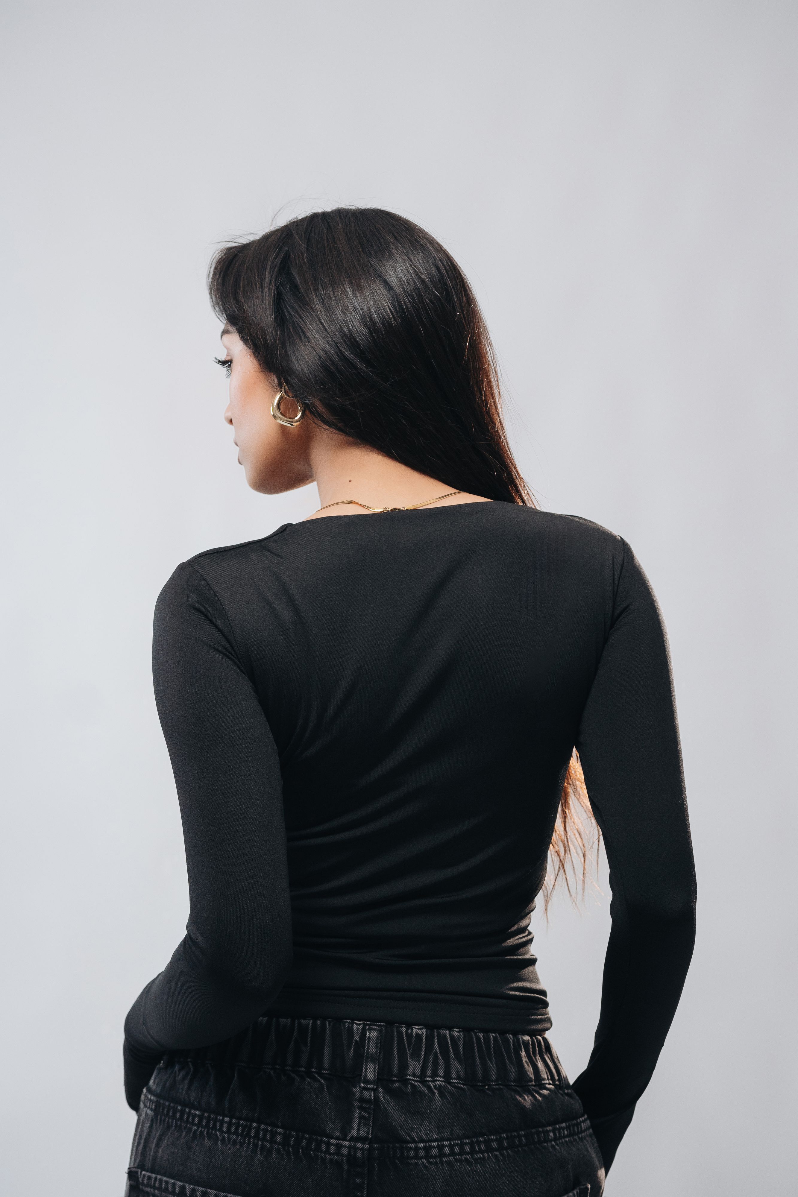 HALF-ZIP NECKLINE LONG SLEEVE